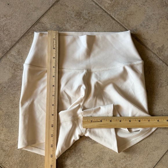 ALO Yoga Women's Cream Bike Shorts - Picture 5 of 5
